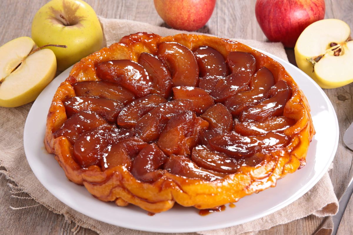 Norbert Tarayre révolutionne la tarte Tatin avec une recette légère et croustillante