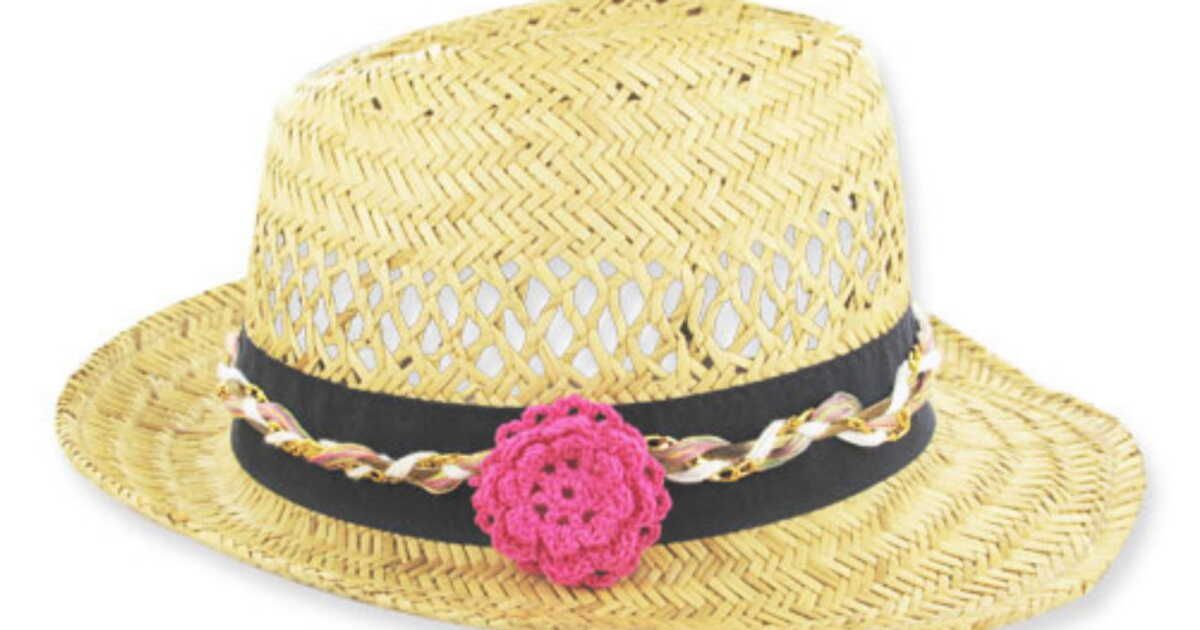 La tendance florale qui embellit vos chapeaux d'été