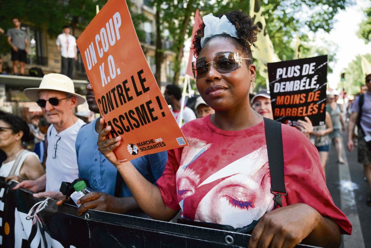 Des milliers de Parisiens en marche contre le racisme au cœur d'une canicule étouffante