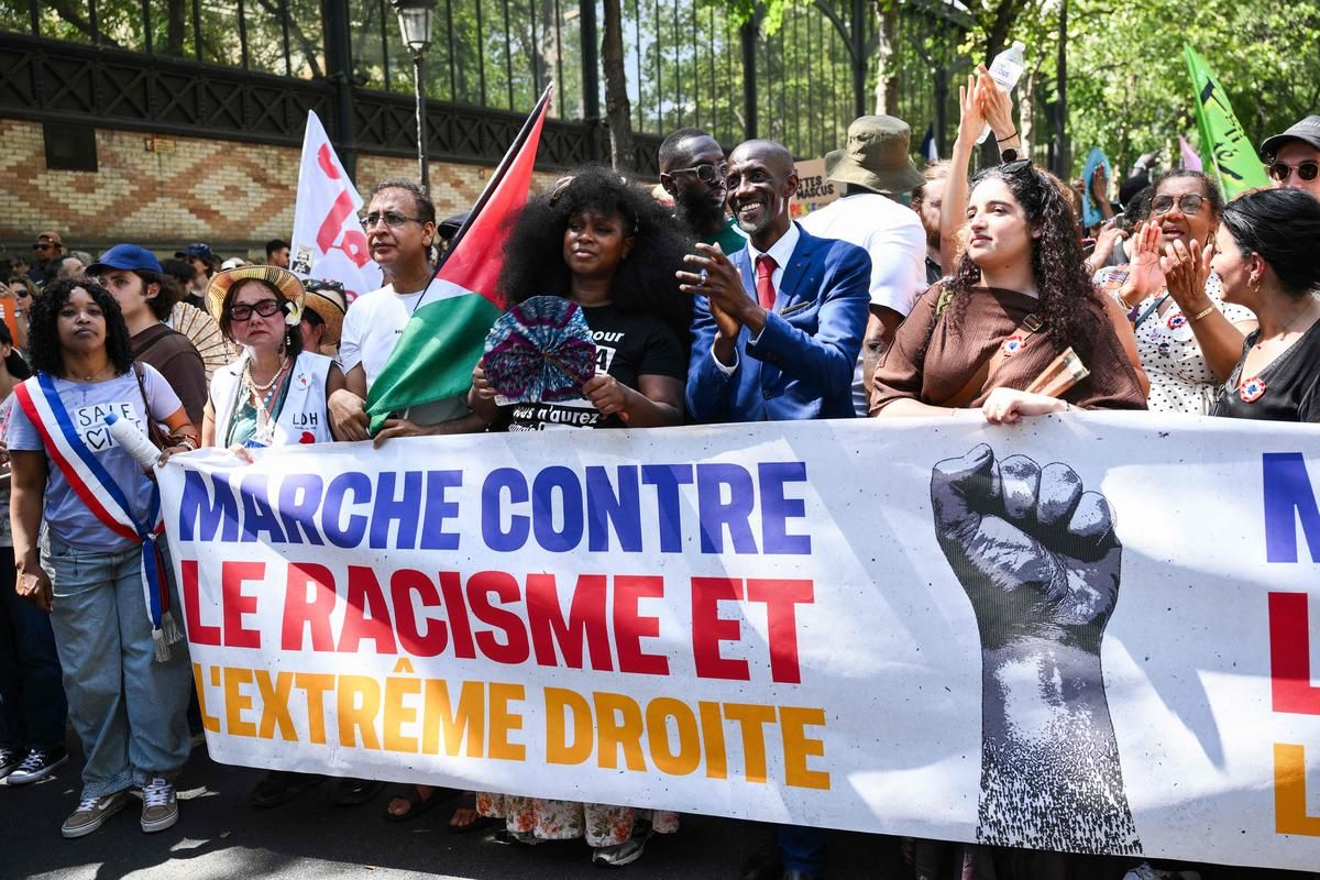 Des milliers de manifestants à Paris pour l'unité contre le racisme et l'extrême droite