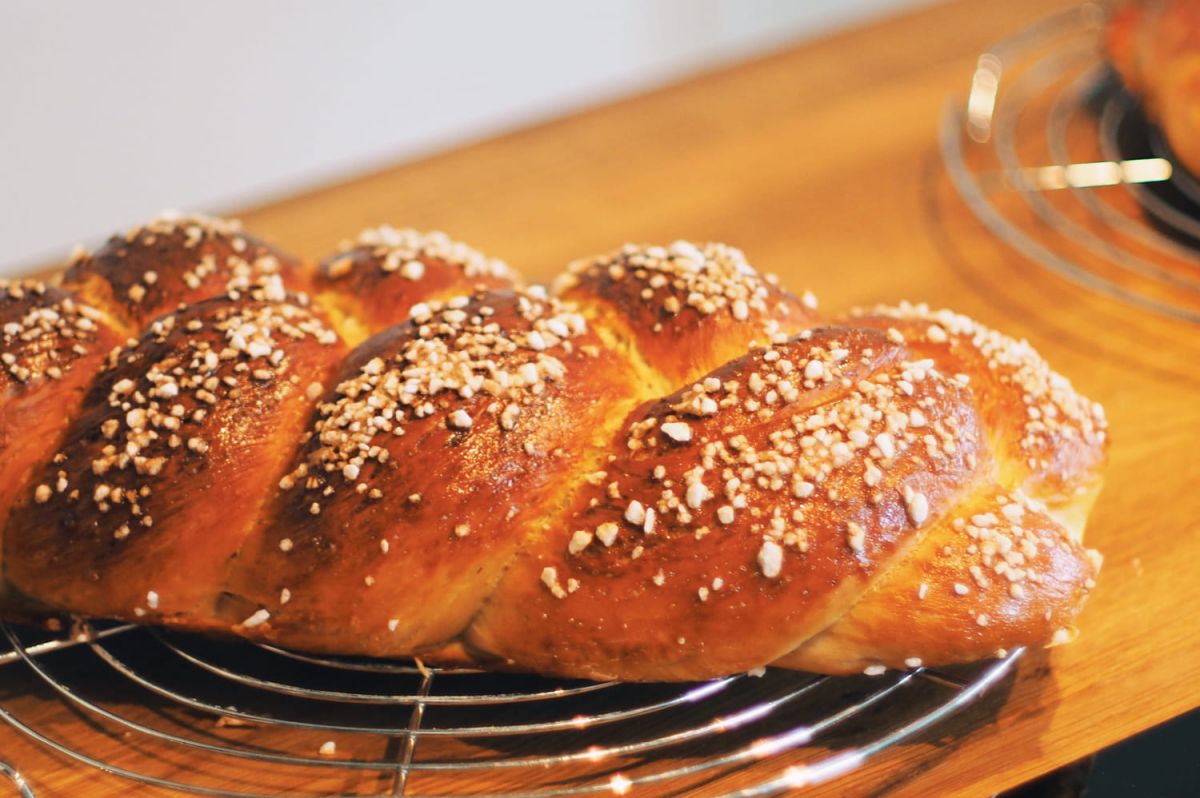 Découvrez l'astuce de Cyril Lignac pour une brioche parfaitement moelleuse