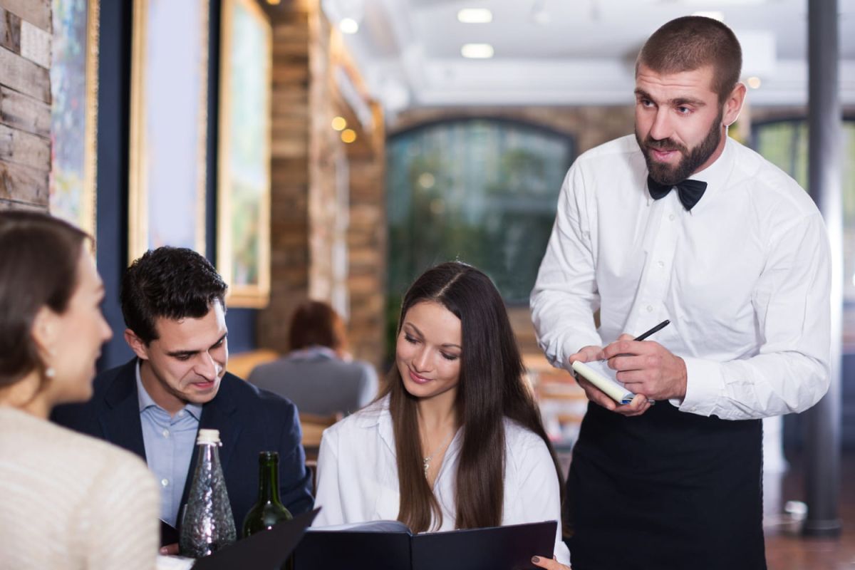 la demande qui agace les serveurs : pourquoi ne pas demander une autre table ?