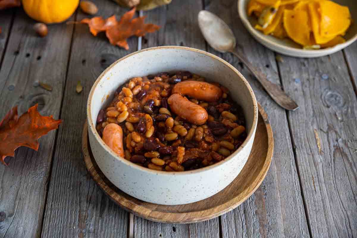 Dégustez des baked beans à la mijoteuse pour rehausser votre brunch