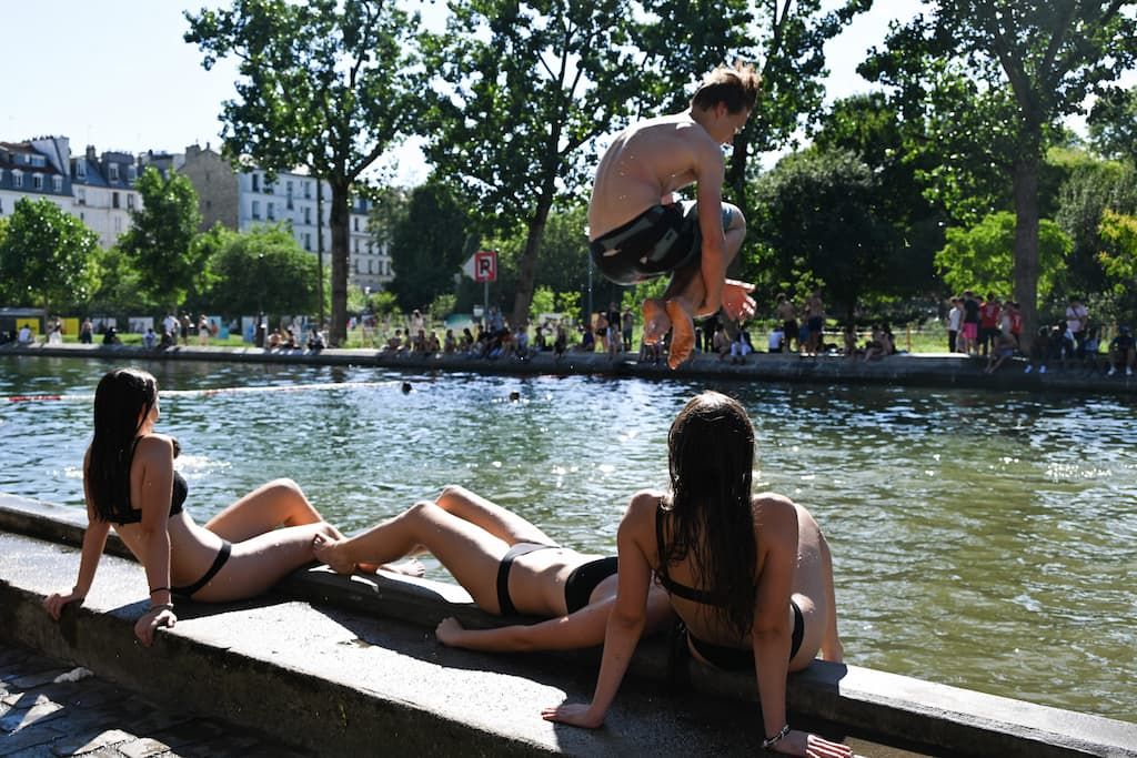 La baignade maximale à Paris : entre fraîcheur estivale et réalité troublante
