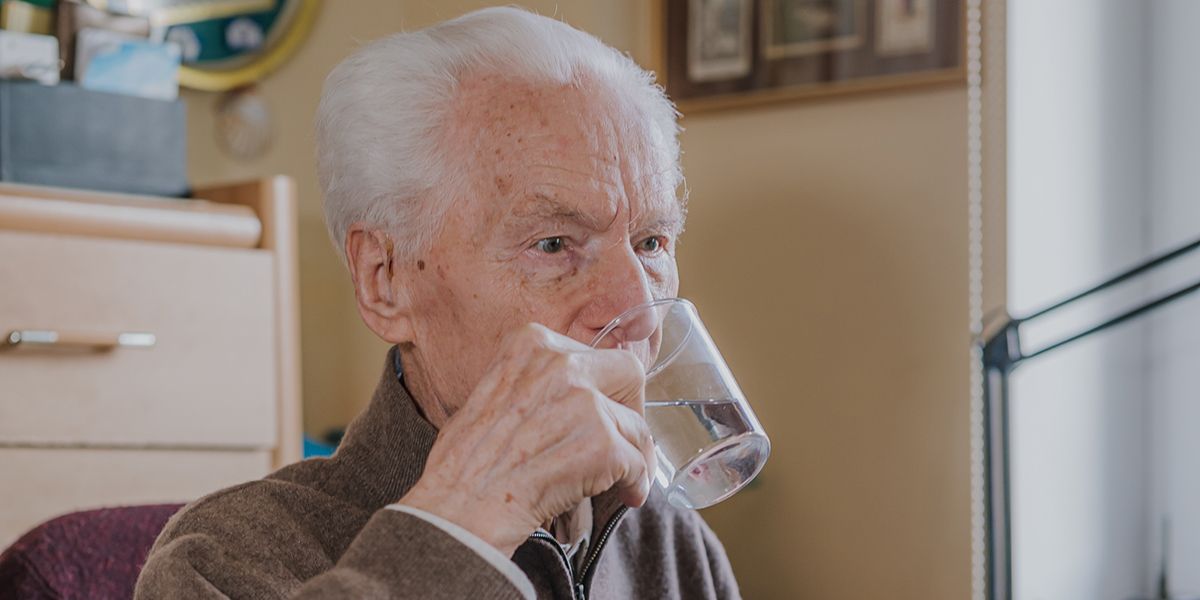 4 gestes d'urgence pour gérer une fausse route alimentaire chez les seniors