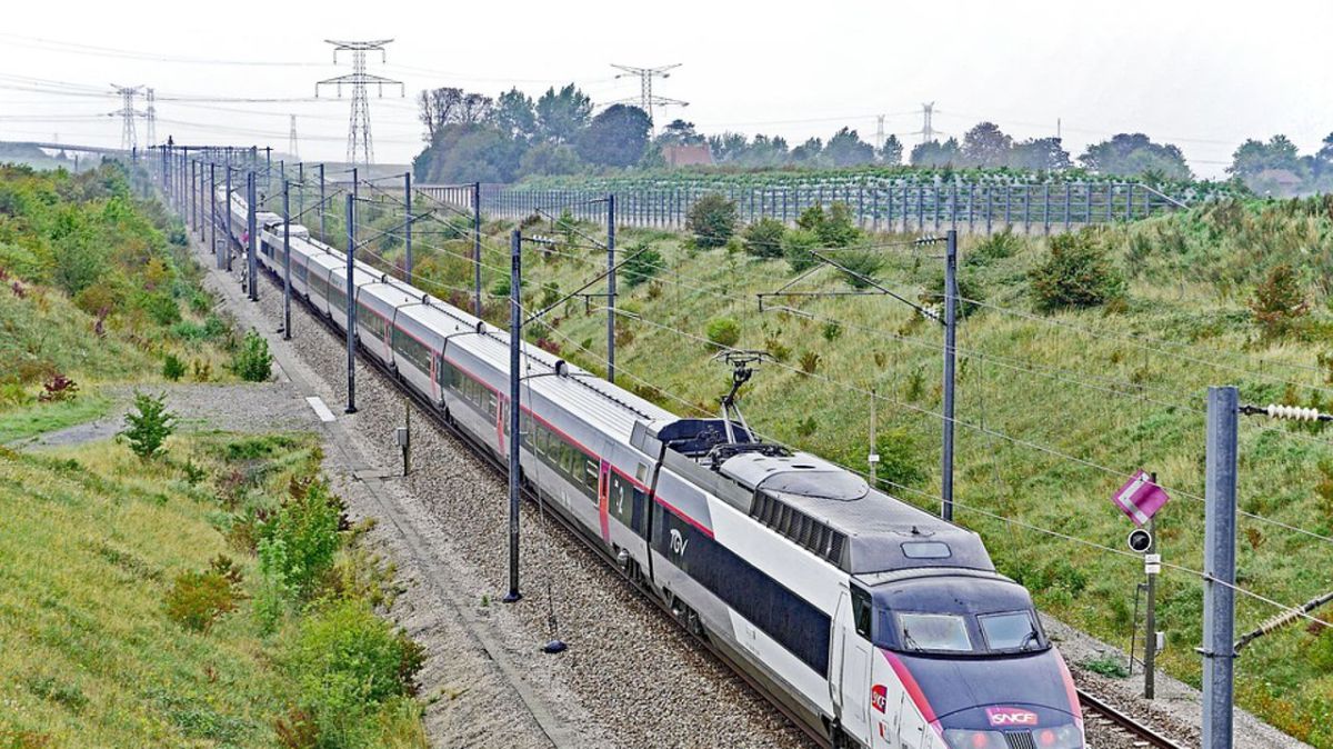 Scène surréaliste dans un TGV : un passager se barricade dans les toilettes pour fuir un contrôle