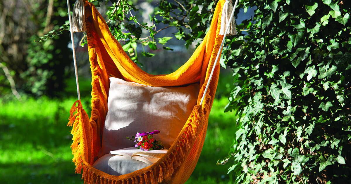 Fabriquez un fauteuil suspendu coloré pour votre jardin