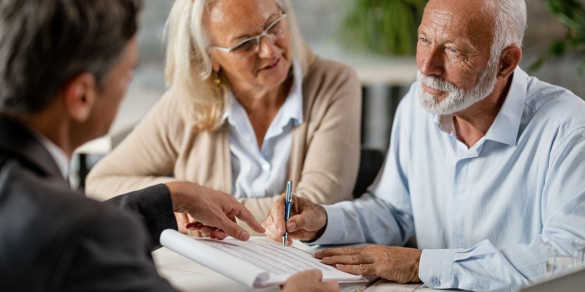 Le choix de regrouper vos contrats d'assurance : avantages et inconvénients révélés