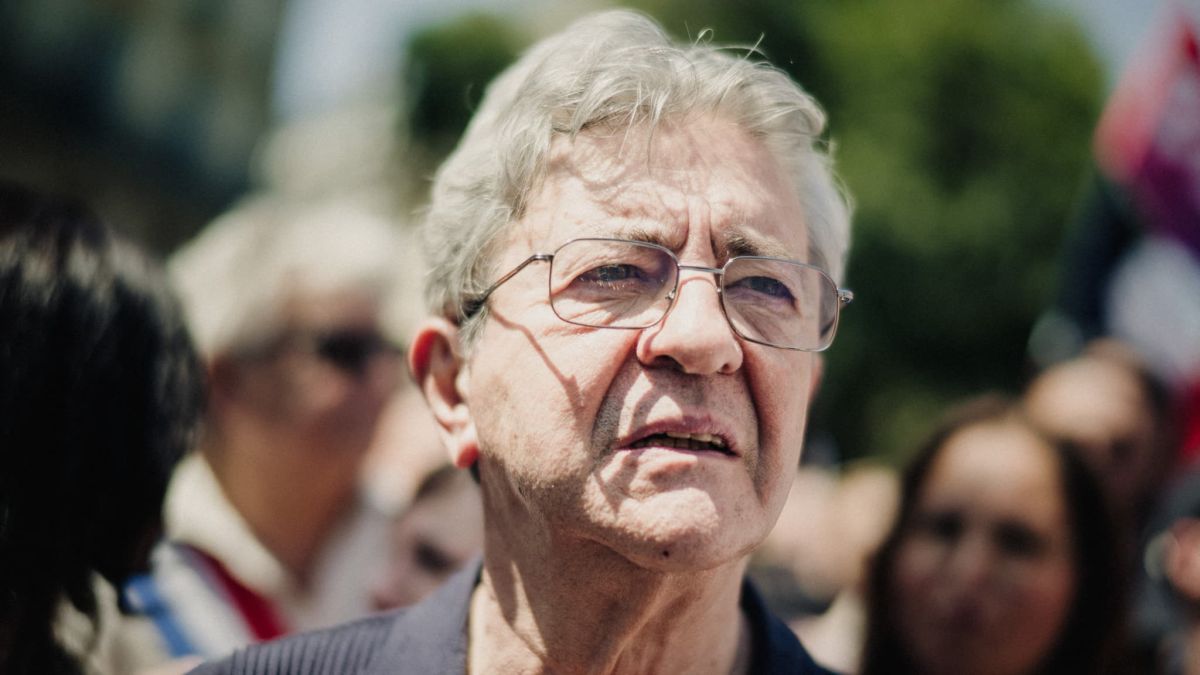 Jean-Luc Mélenchon court après les maires pour sa candidature à la présidentielle 2027