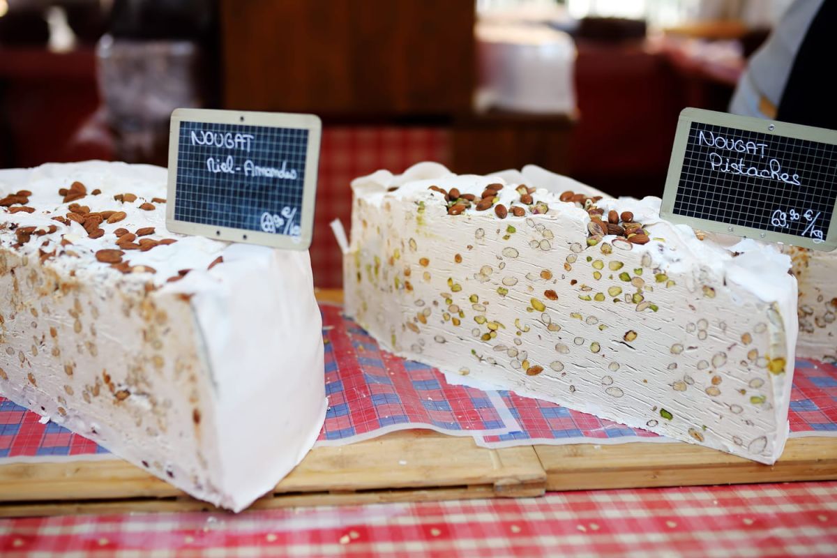 Une étudiante dénonce une arnaque choquante : un morceau de nougat à 168 euros