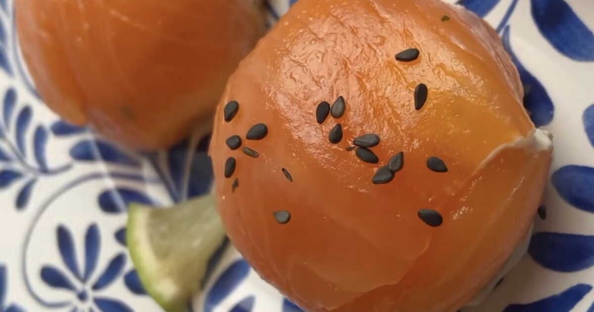 Idée apéro avec du saumon fumé : les petites bouchées à l'avocat et au fromage frais