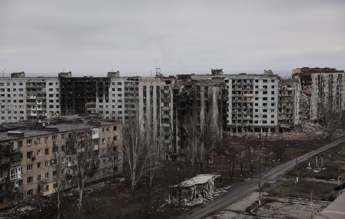 La guerre en Ukraine : des frappes audacieuses sur Saint-Pétersbourg et l'athlétisme en crise