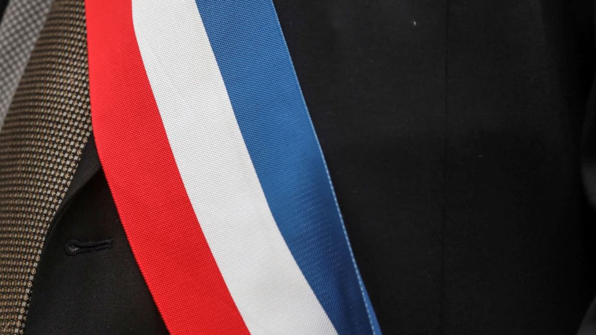 Tragédie à Belle-Ile-en-Mer : le maire perd la vie lors d'un affrontement au port