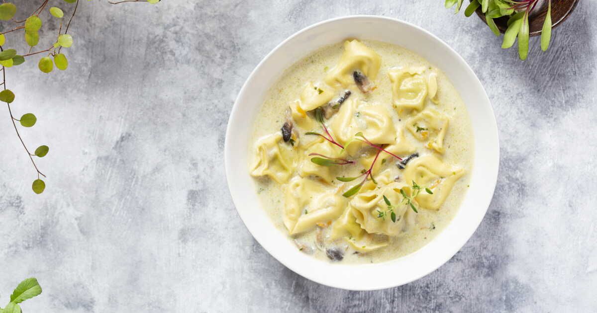 la soupe réconfortante de ravioles aux poireaux de julie andrieu en 15 minutes