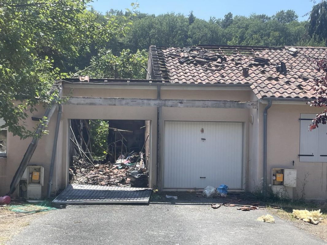 Incendie tragique en Dordogne : un homme perd la vie dans sa maison en flamme