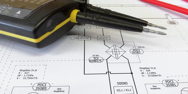 Naviguer dans les schémas électriques : essentiel pour votre maison