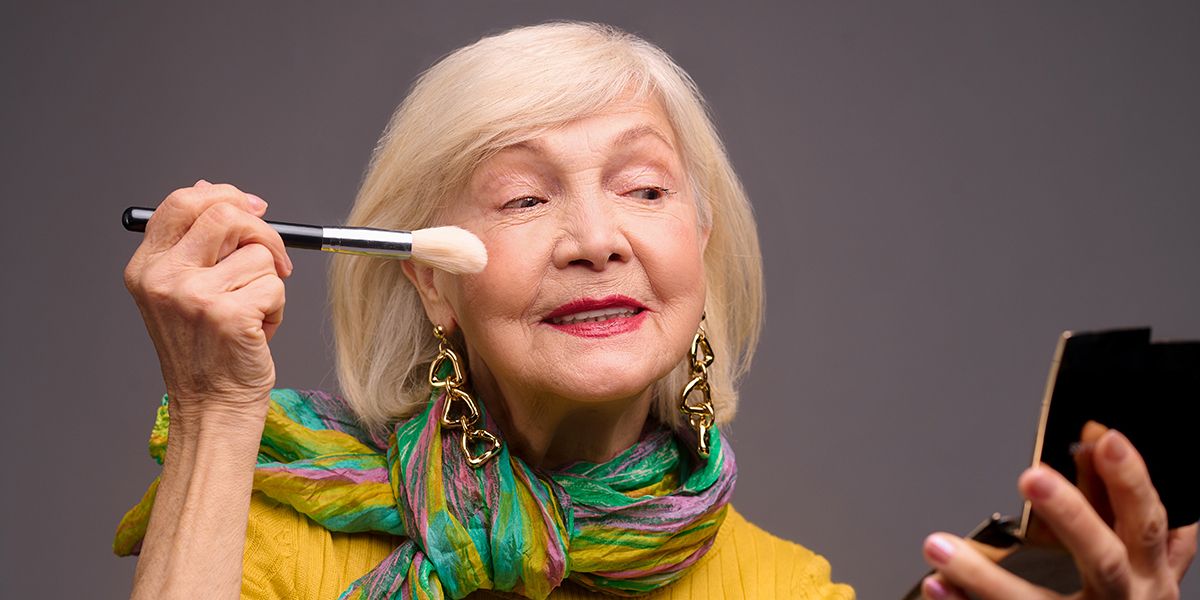Se maquiller avec élégance après 70 ans : nos conseils et astuces