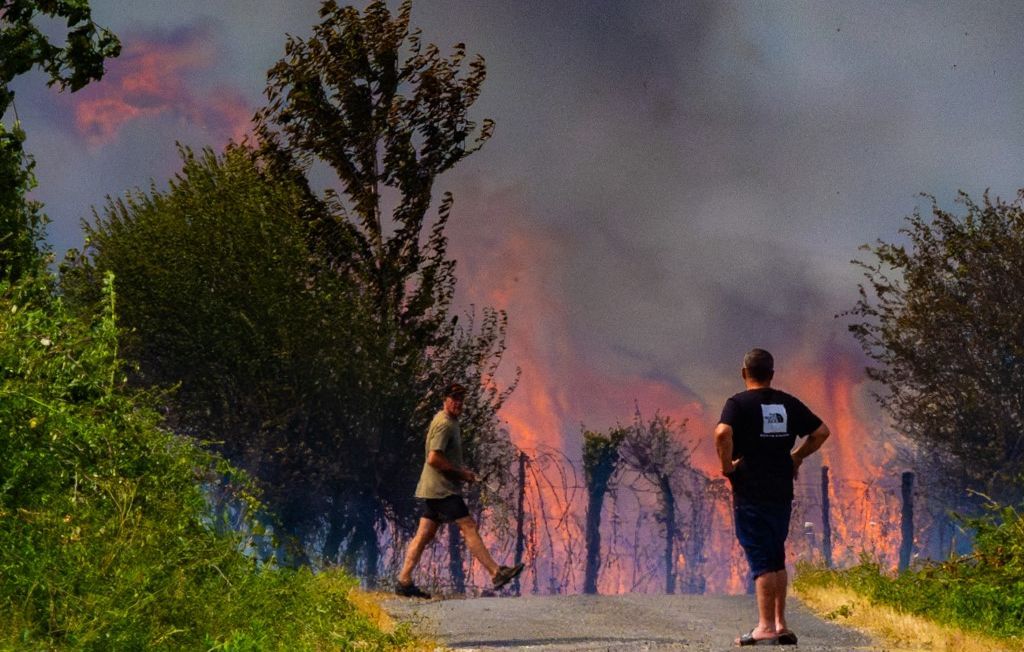 La France en proie aux flammes : canicule, tensions et rencontre avec l'Espagne