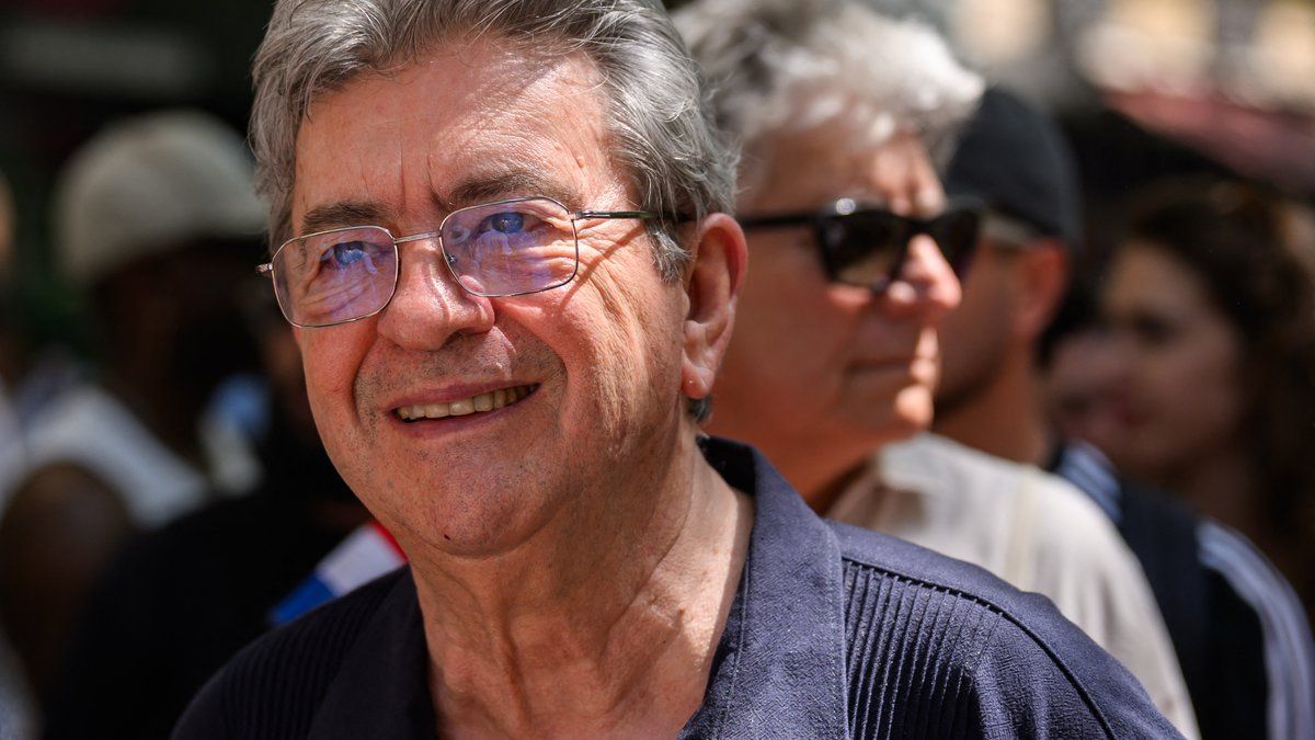 Mélenchon vise Philippe : une bataille politique annoncée pour 2027
